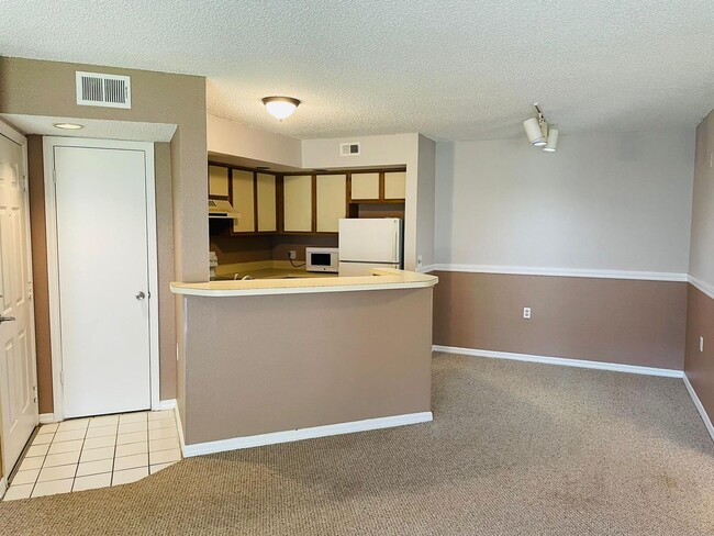 Building Photo - One Bedroom one bath condo in the heart of...