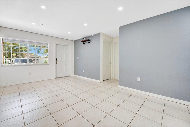 Foto del edificio - 3625 NW 189th St