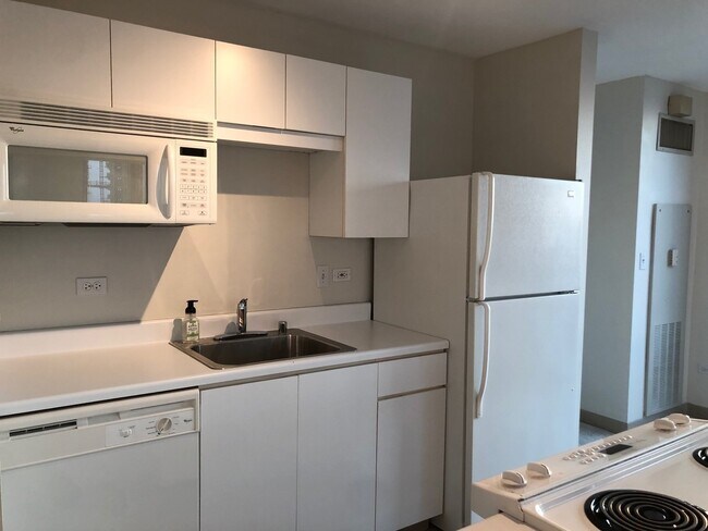 Building Photo - 2 E Erie St