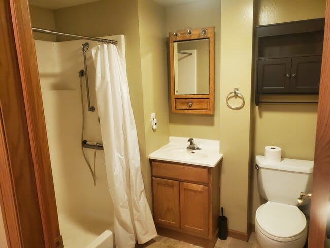 Building Photo - 506 N Kilbourn Ave