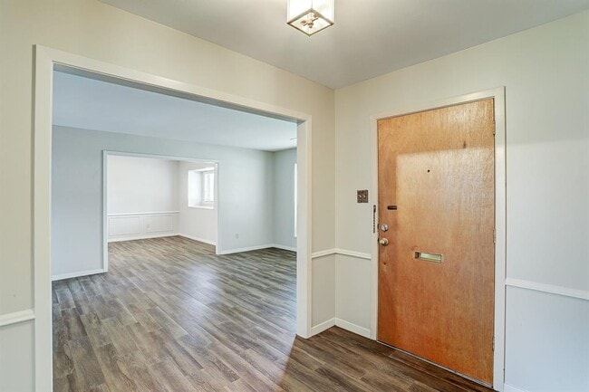 Building Photo - 5647 Lymbar Dr