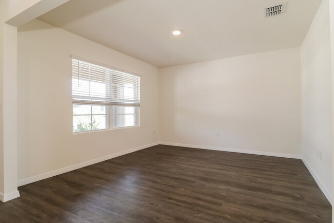 Foto del edificio - 2170 Ranch Side Rd