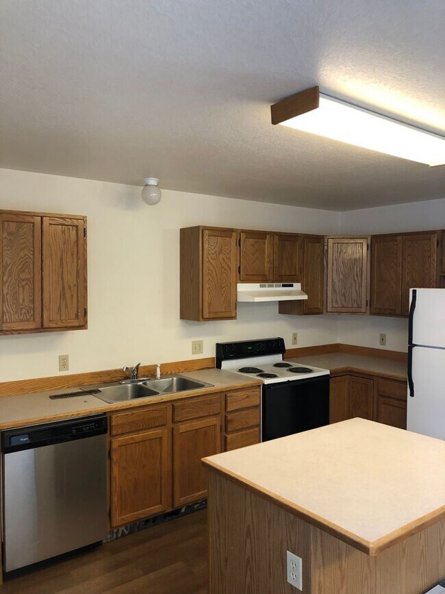 Building Photo - 2 Bedroom 1 Bath 4 Plex