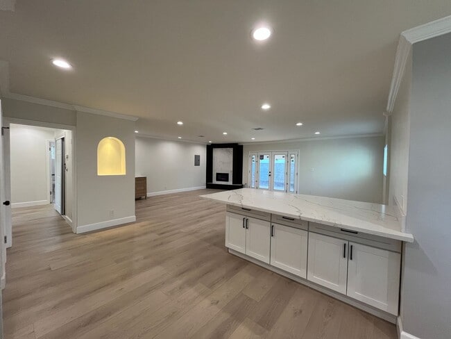 Foto del edificio - Upgraded + freshly prepped 3+2.5 in Granada Hills!