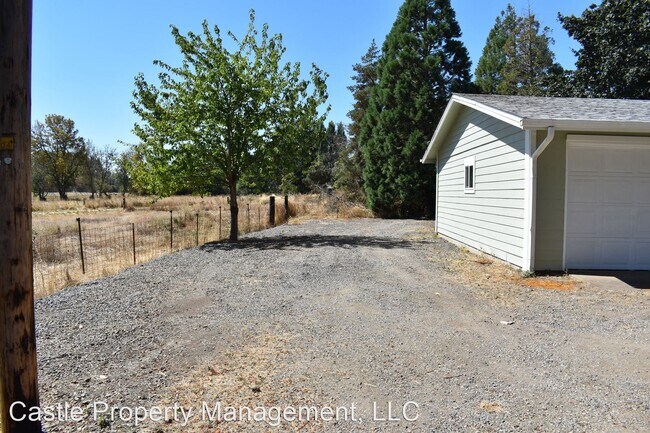 Building Photo - 3 br, 1 bath House - 15081 Skelton Rd.