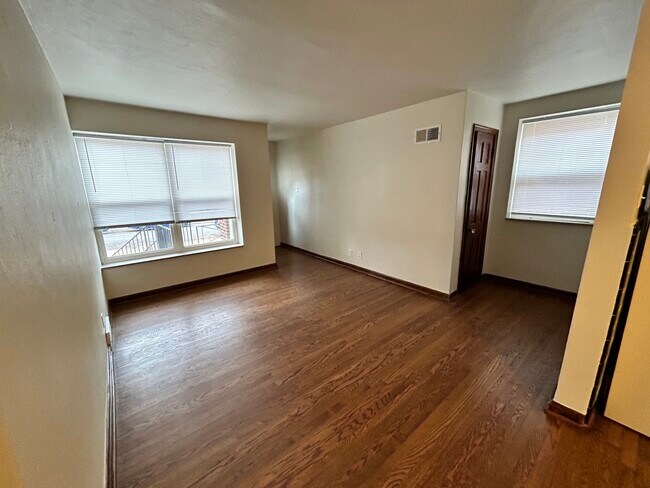 Foto del edificio - 6307 Sutherland Ave