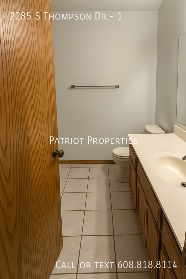 Building Photo - 2285 S Thompson Dr