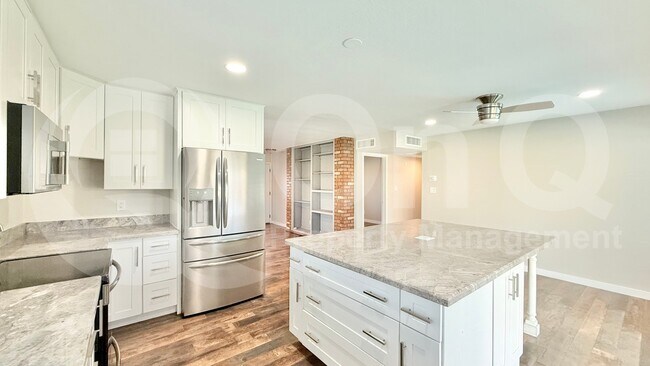 Foto del edificio - 726 W Grove Cir