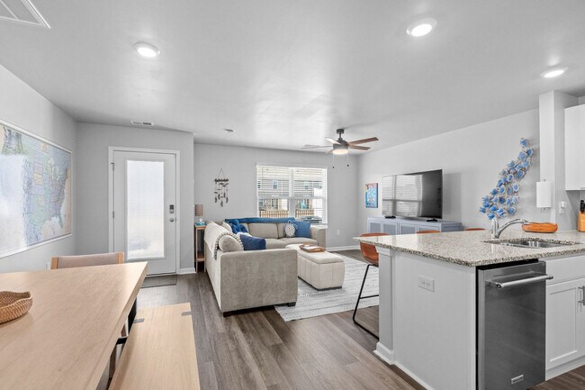 Building Photo - 2031 Lake View Cir