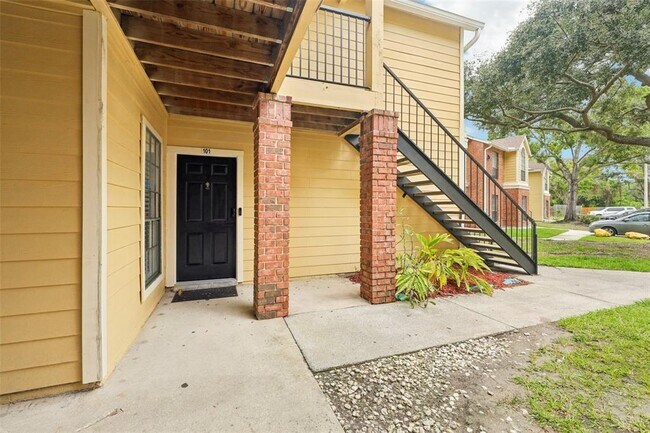 Foto del edificio - 8724 Mallard Reserve Dr