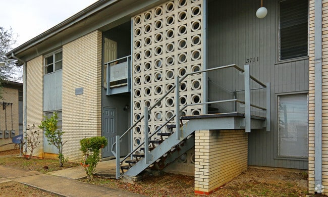 Building Photo - The Rosa Apartments