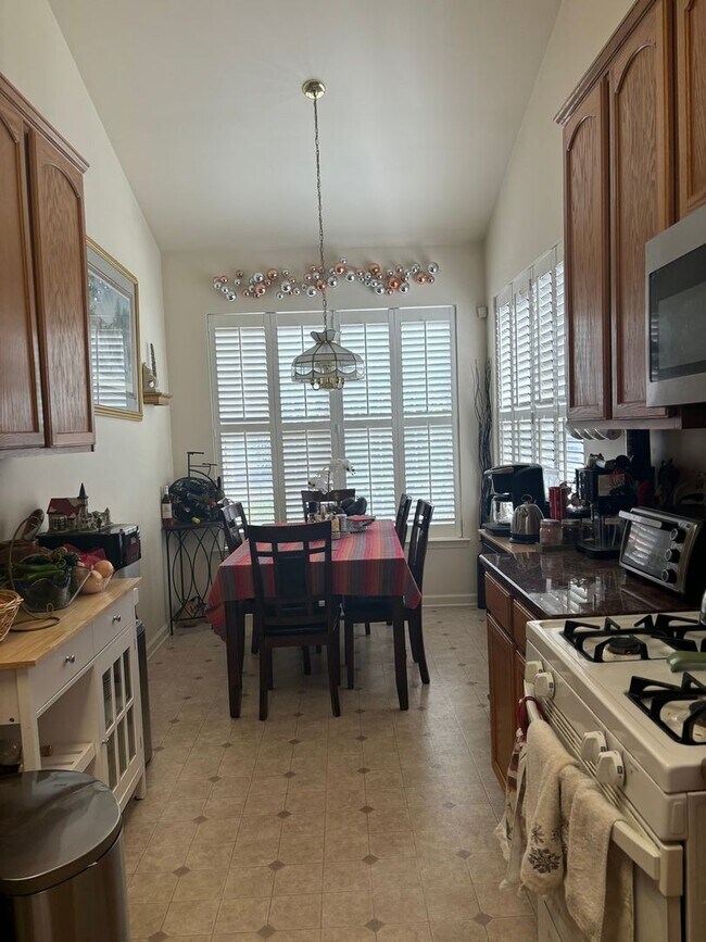Foto del edificio - 3 Bedroom Townhome in Allentown