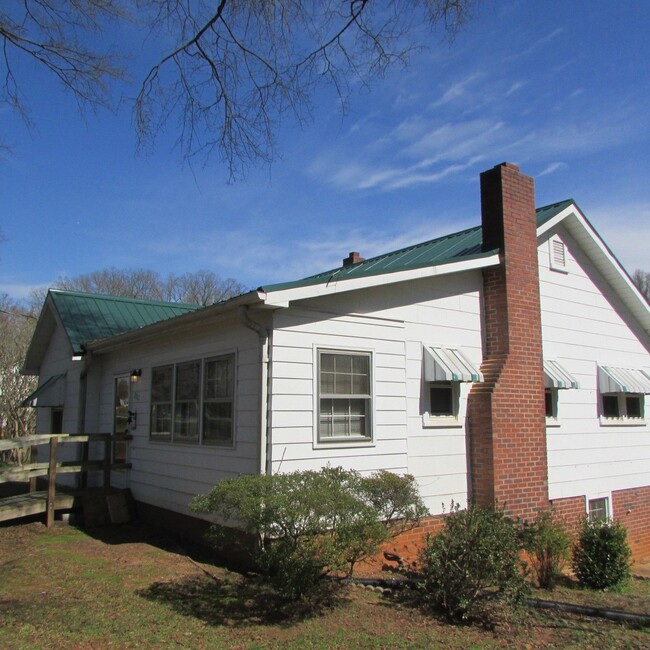 Foto del edificio - Two bedroom home in Charlotte - Spacious h...