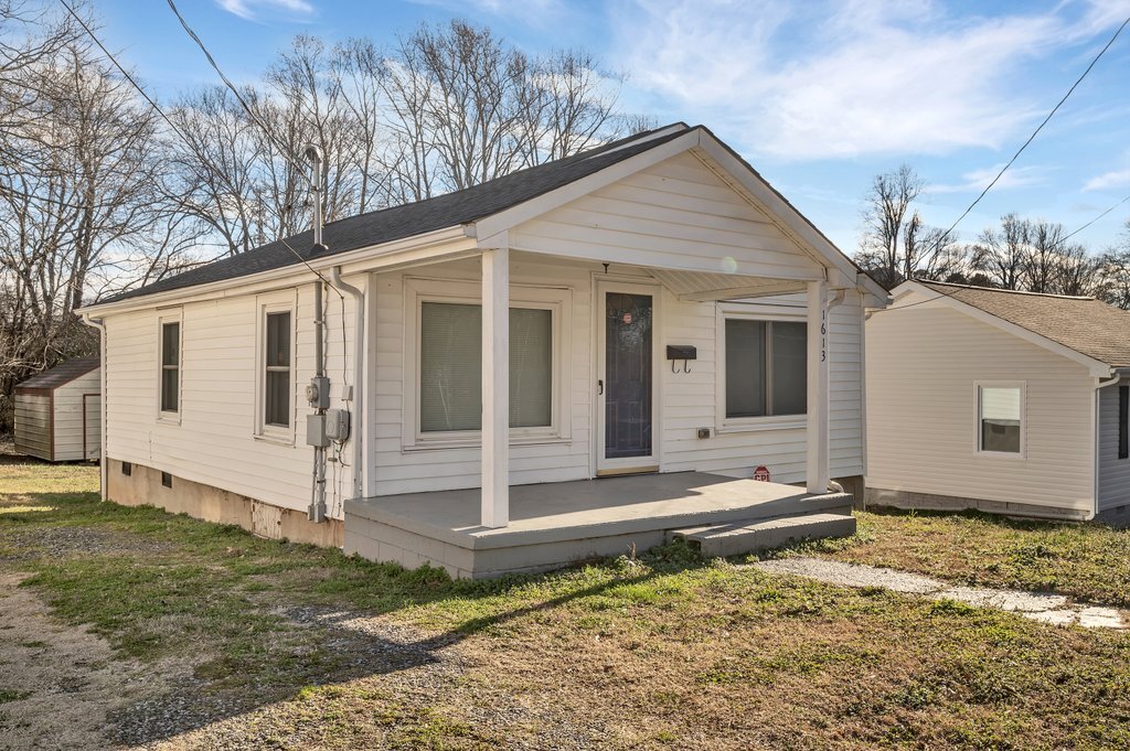 Primary Photo - 1613 E Cole St