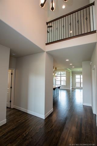 Foto del edificio - 217 W 128th Pl S