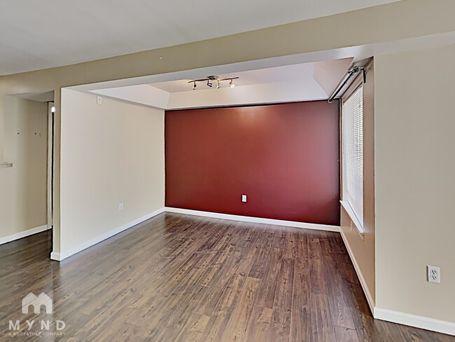 Building Photo - 2530 15th Ave W