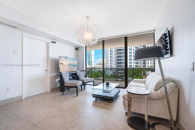 Foto del edificio - 5875 Collins Ave
