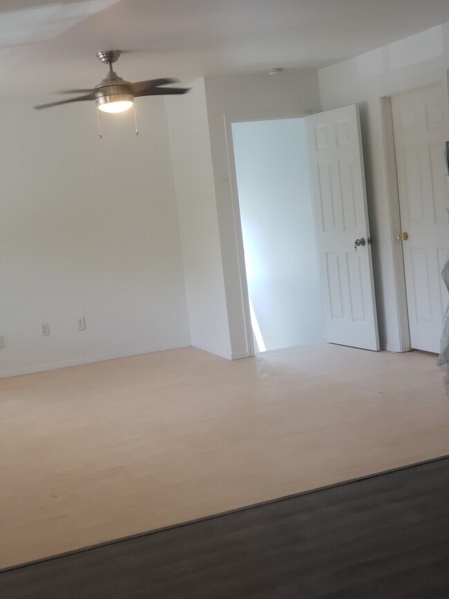 Foto del edificio - 2148 Brookfield Ave