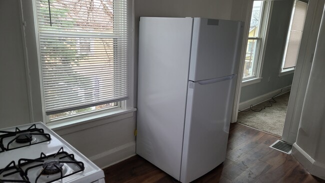 Building Photo - 407 E Ross Ave