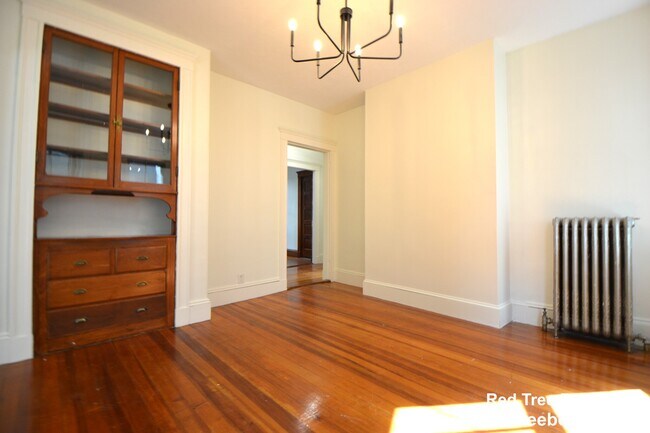 Foto del edificio - 82 Montebello Rd