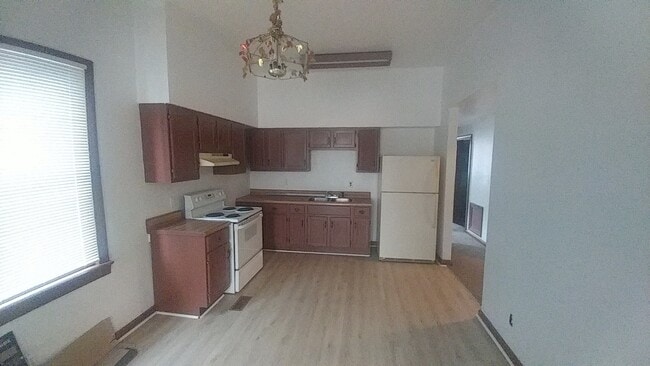 Building Photo - 708 DINWID