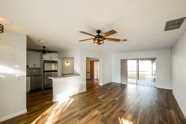 Foto del edificio - 9198 SW 5th St