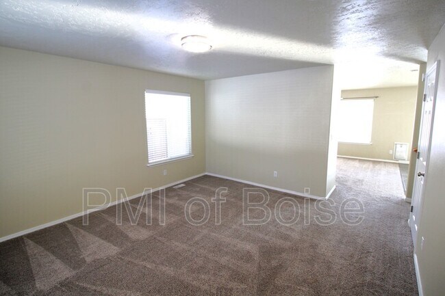 Foto del edificio - 639 E Willowbrook Dr