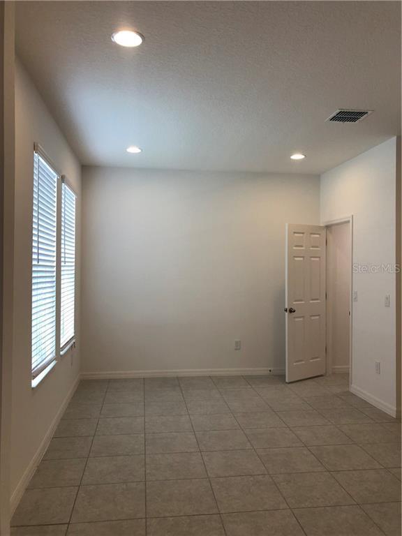 Building Photo - 14035 W Colonial Dr