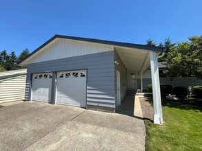 Building Photo - 10005 SW Bonnie Brae Dr