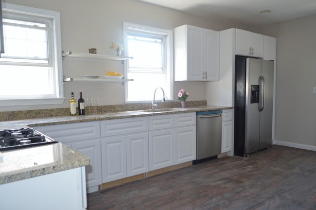 Kitchen - 100 Greaton Rd