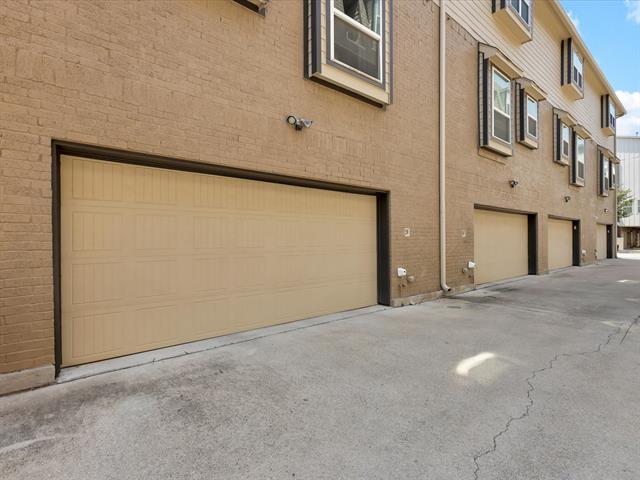 Building Photo - 5814 Bryan Pkwy