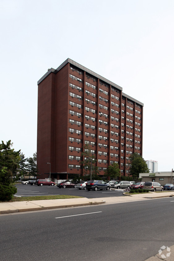 Primary Photo - Baltic Plaza Apartments