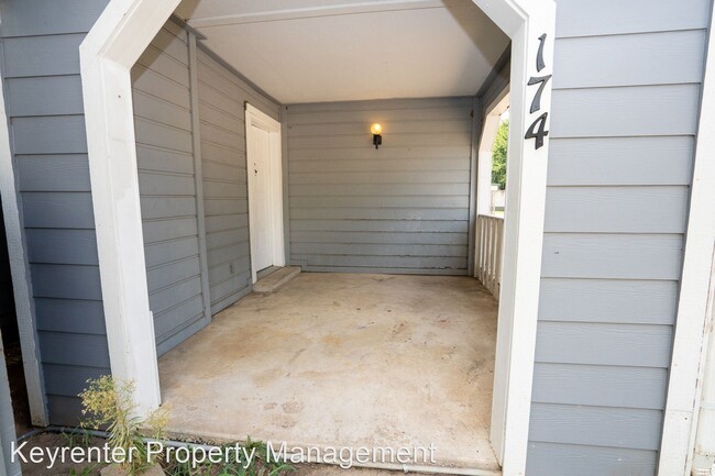 Building Photo - 1 br, 1 bath House - 2423 E 87th St - Unit...