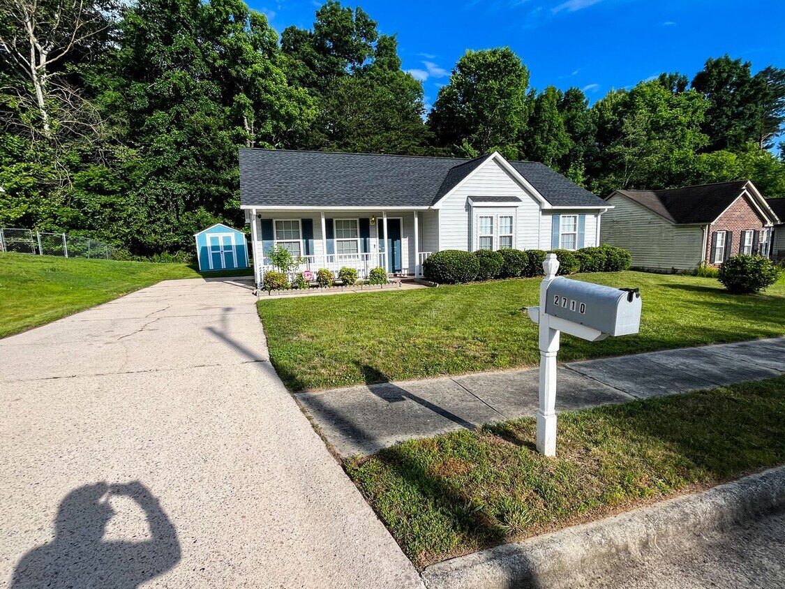 Primary Photo - Beautiful 3 Bedroom 2 bathroom one level r...