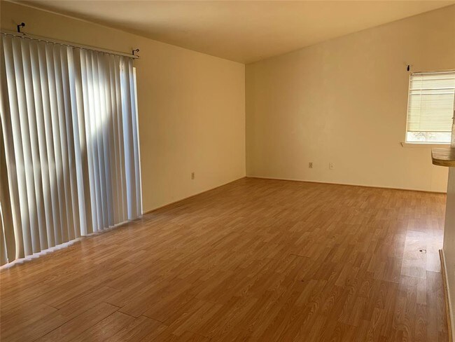 Foto del edificio - 396 Duroux Rd