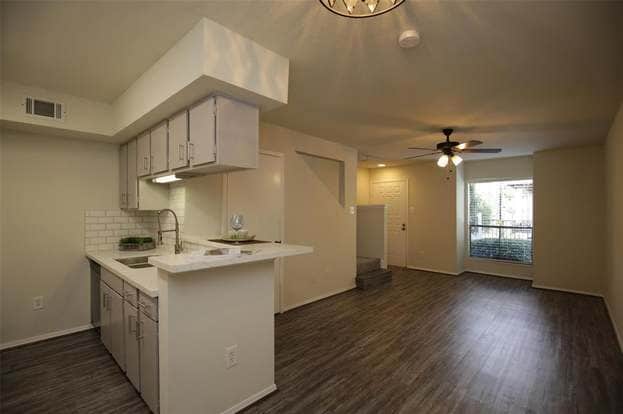 Building Photo - 2100 Wilcrest Dr