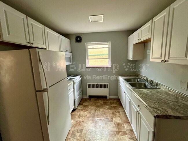 Foto del edificio - 2739 Lafeuille Ave