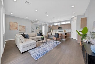 Building Photo - 4935 Zuma Ct