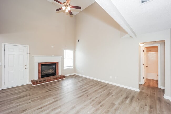 Building Photo - 3661 Colonnade Ct