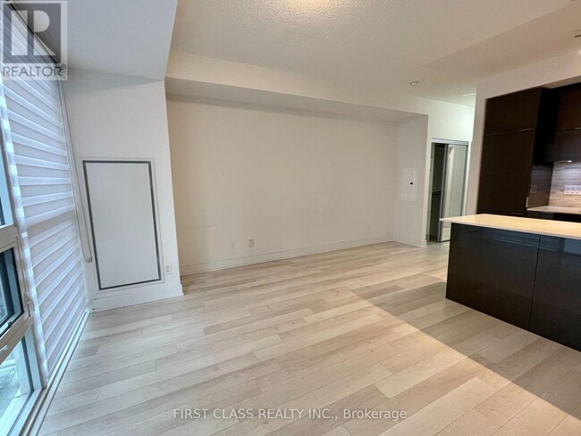 Photo du bâtiment - 318 Richmond St W