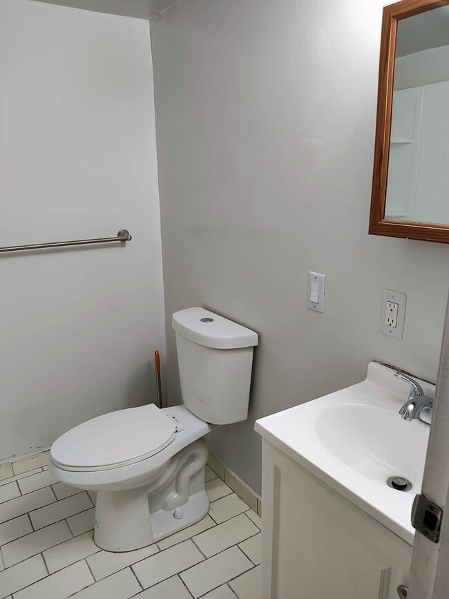 Building Photo - 96 N Terrace Pl