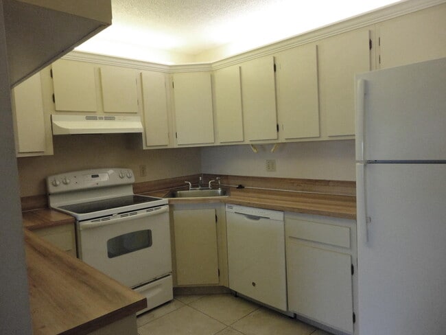 Building Photo - 707 Sunny Pine Way