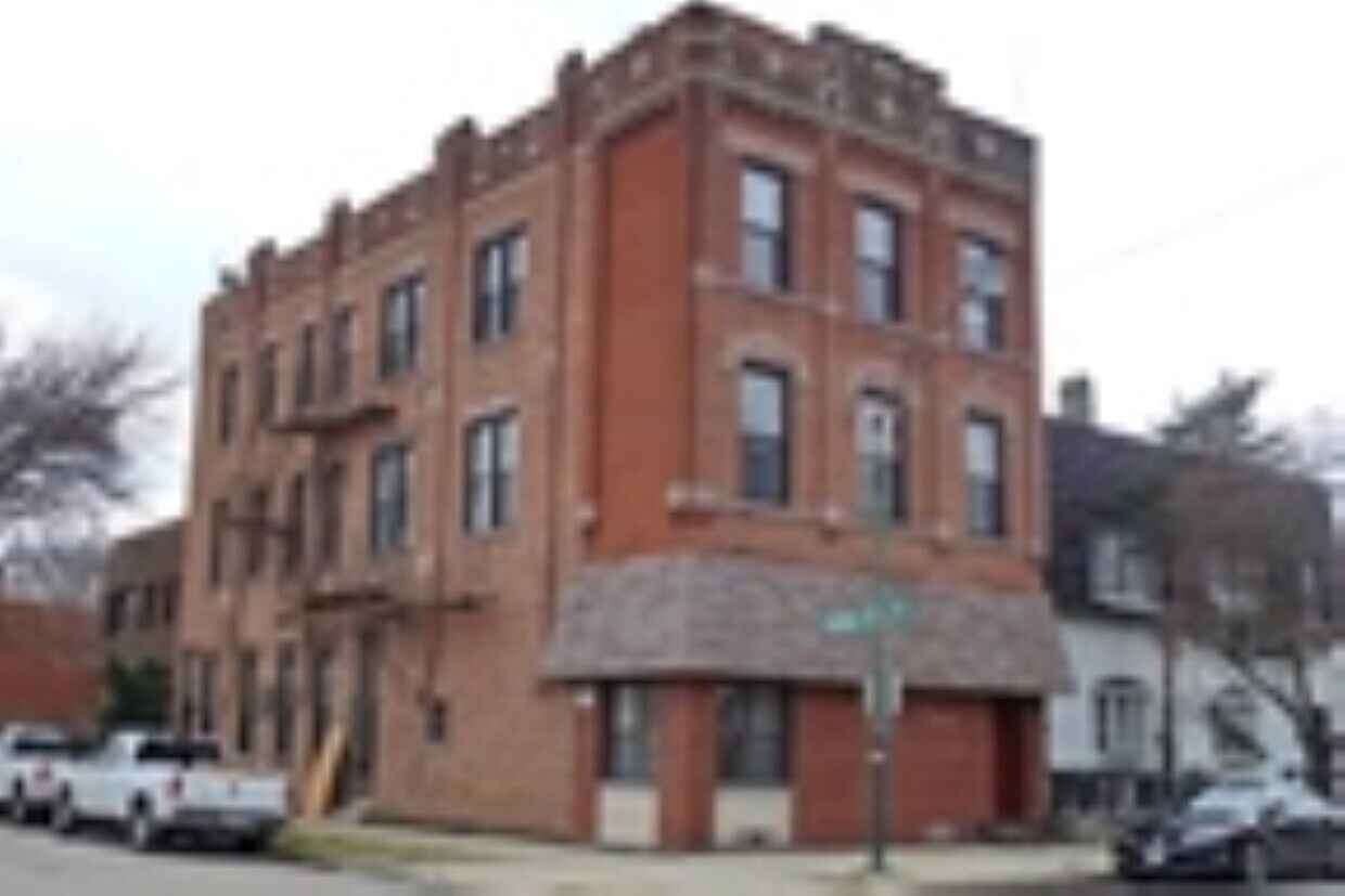 Building - 2840 S Normal Ave