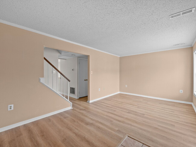 Building Photo - 2178 Mager Dr