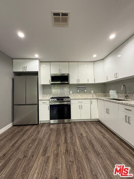 Building Photo - 6632 Coldwater Canyon Ave