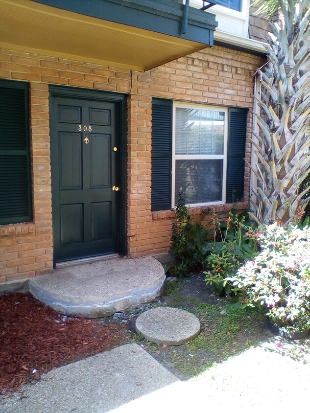 Primary Photo - 3110 Edenborn Ave