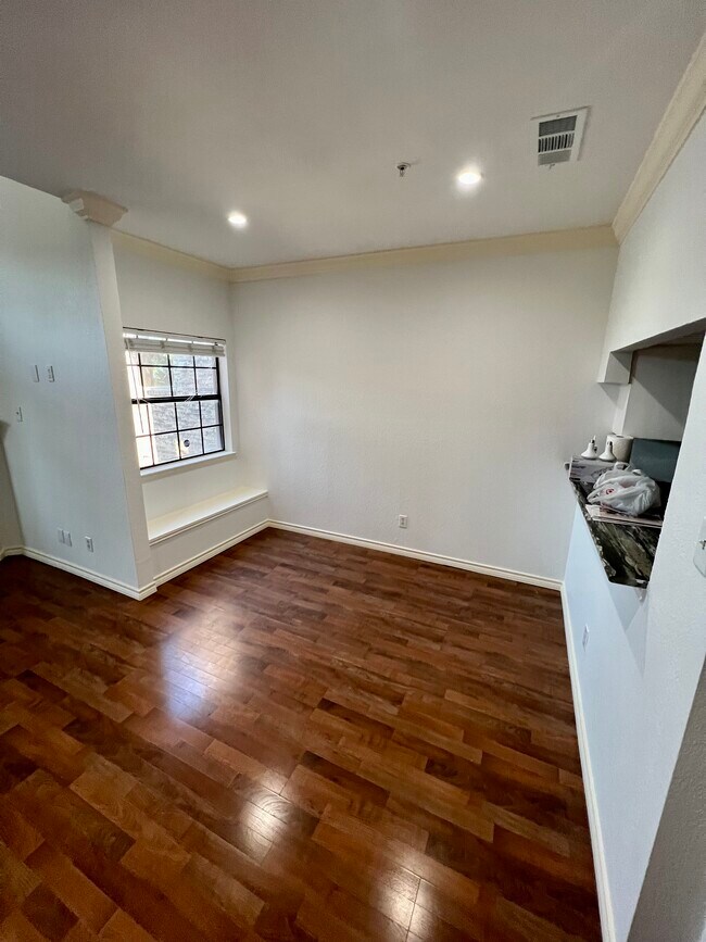 Building Photo - 3407 Binkley Ave