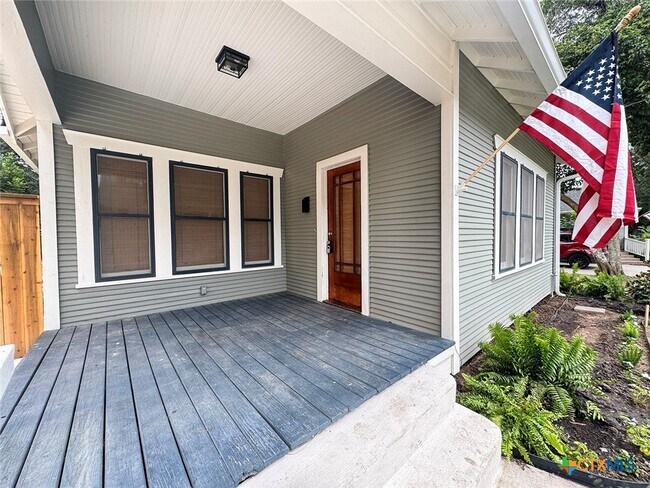 Building Photo - 507 W Brazos St