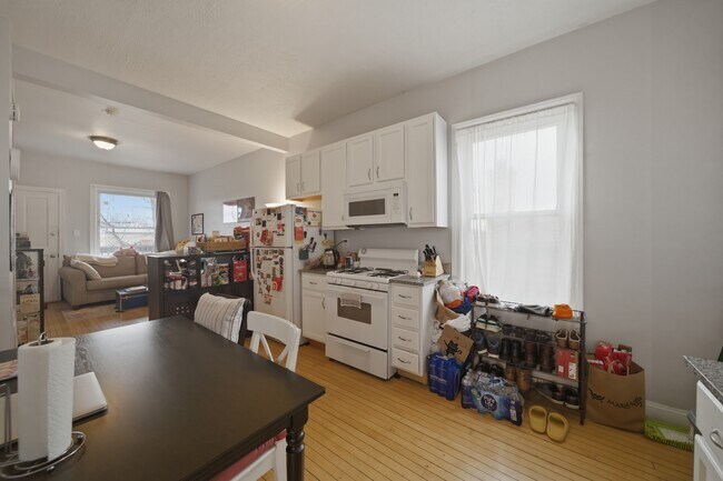 Foto del edificio - 3841 N Bernard St