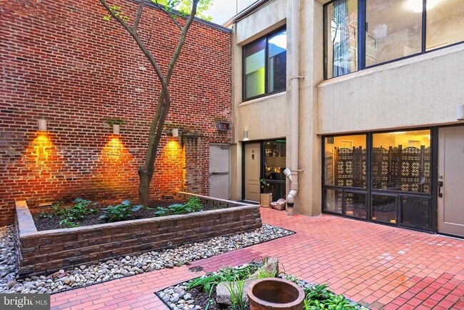 Building Photo - 1615 Q St NW